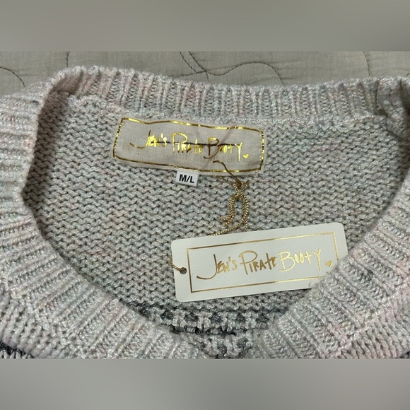 NEW Jen’s Pirate Beauty Dali Sweater 100% Polyester cream black gray pink - Picture 8 of 11